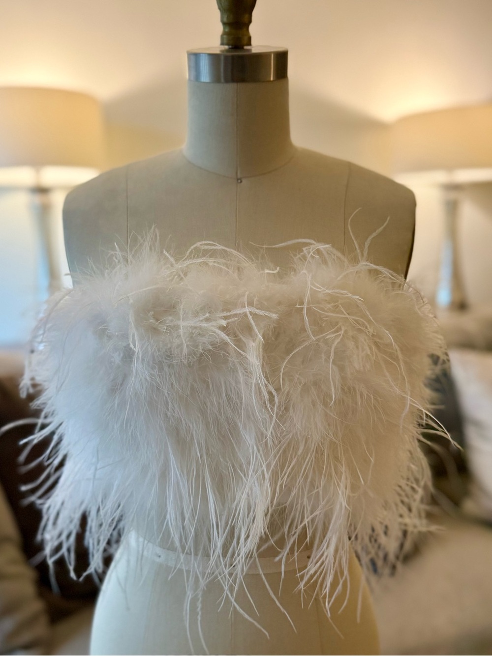 Zaina White Feather Bustier - Picture 3 of 11